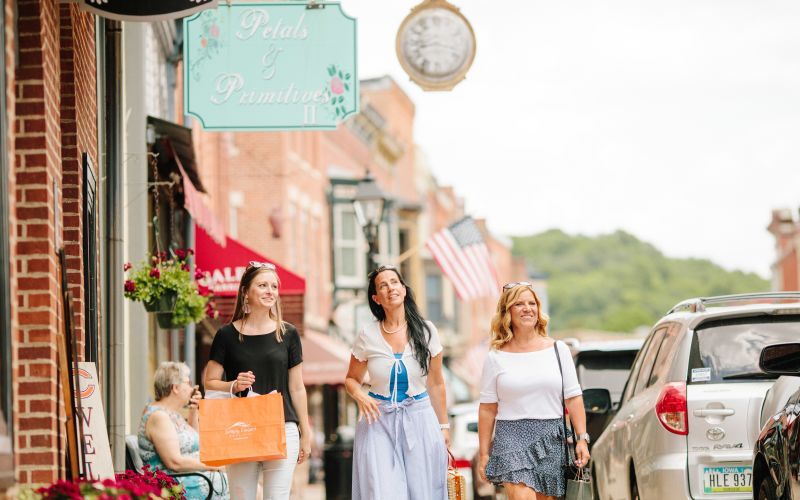 Ladies Getaway Weekend & Quartermania shopping event in downtown Galena