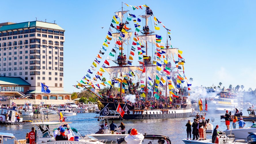 Gasparilla_Pirate_Ship_4c650fcb-e772-42d