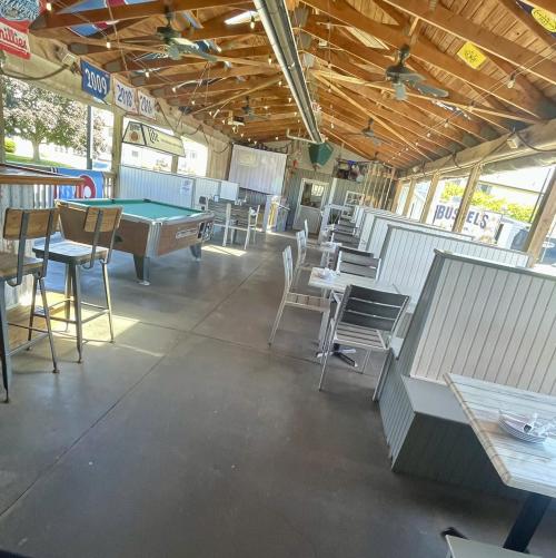 Bushel's Sports Bar