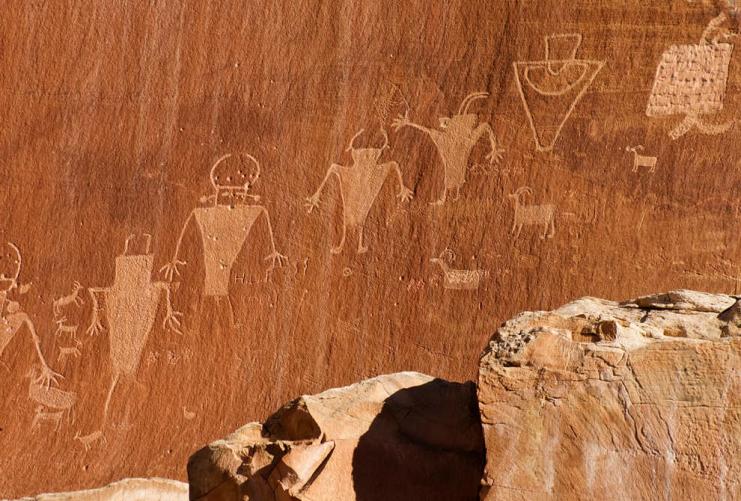 Freemont Indian Petroglyphs (Rock Art) in Capitol Reef Utah