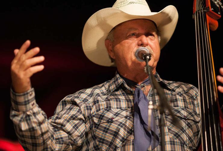 Ebenezer's Western Cowboy Show - Singer