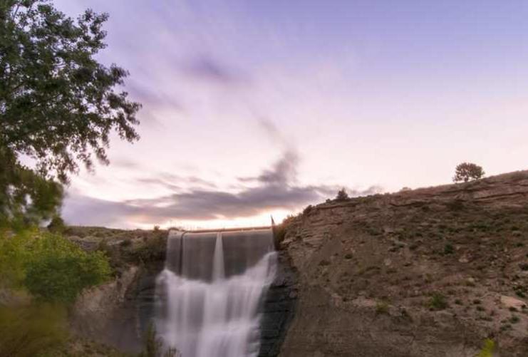 Waterfall at sunset in Millsite State Park