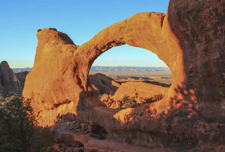 Sun setting on Double O Arch