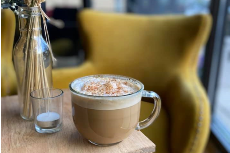 Apple Crumble Tea Latte