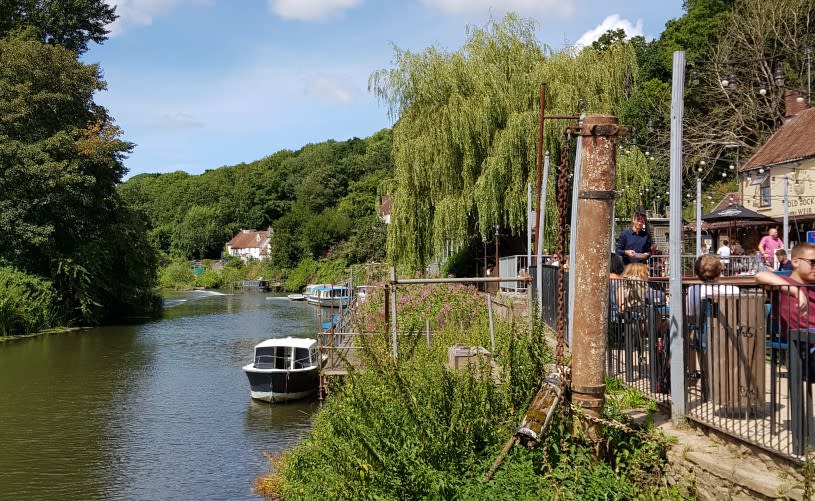 A view of Chequers Inn and Hanham Lock in East Bristol - credit Shonette Laffy