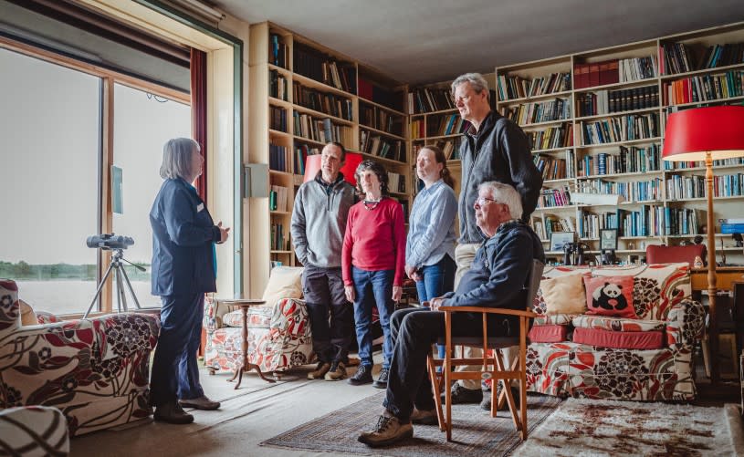 Slimbridge Volunteer with visitors in the Studio in Scott House Museum - credit WWT and Clem Stevens