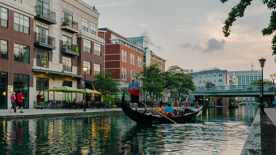 Old World Gondoliers