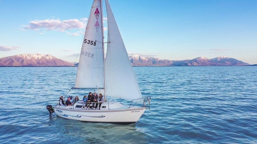 sail boat with passengers on Utah Lake