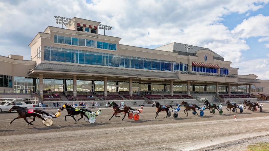 Harness Racing at Hollywood Casino at The Meadows