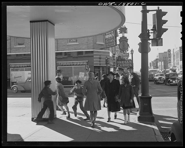 John Collier, 4th Street and Central, 1943