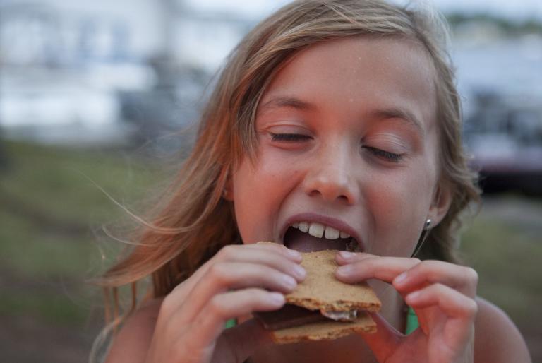 eating smore