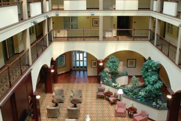 Country Inn & Suites Athens GA hotel atrium