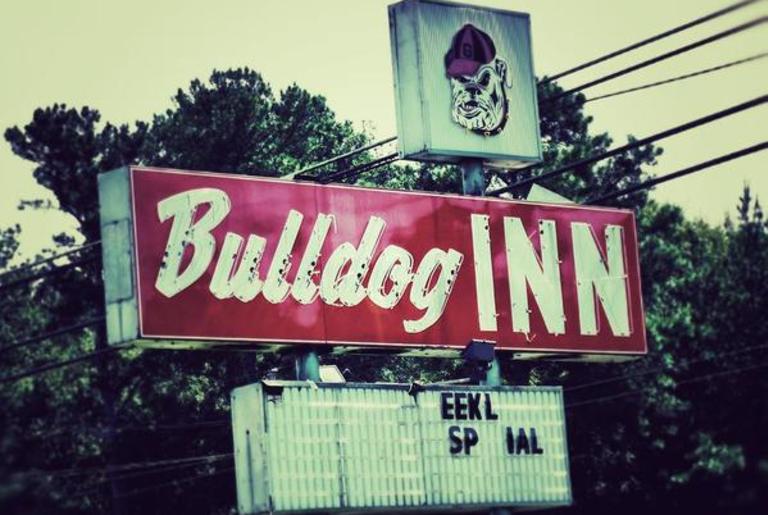 Bulldog Inn Sign