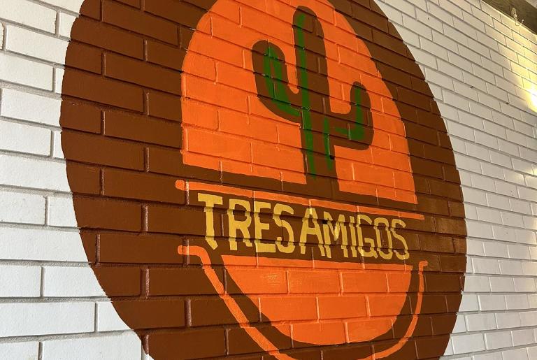 Tres Amigos Interior