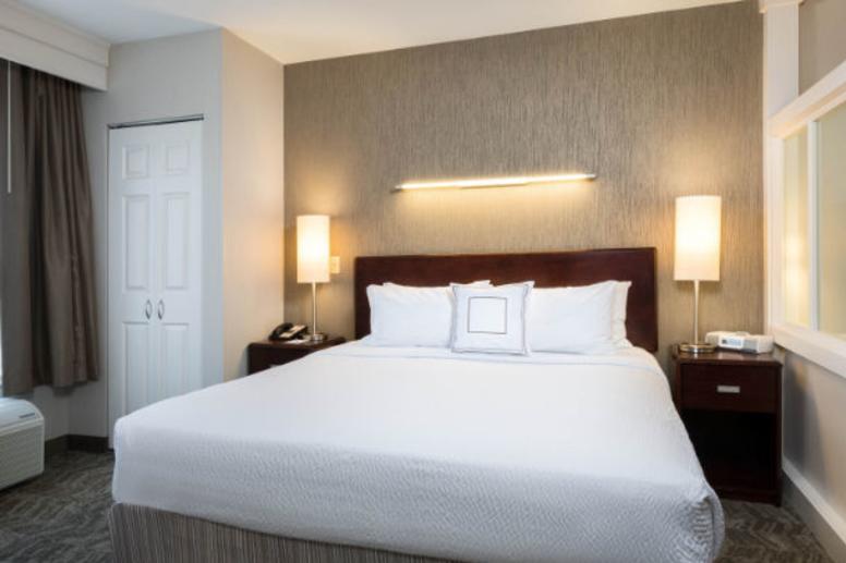 Springhill Suites Fishers King Room