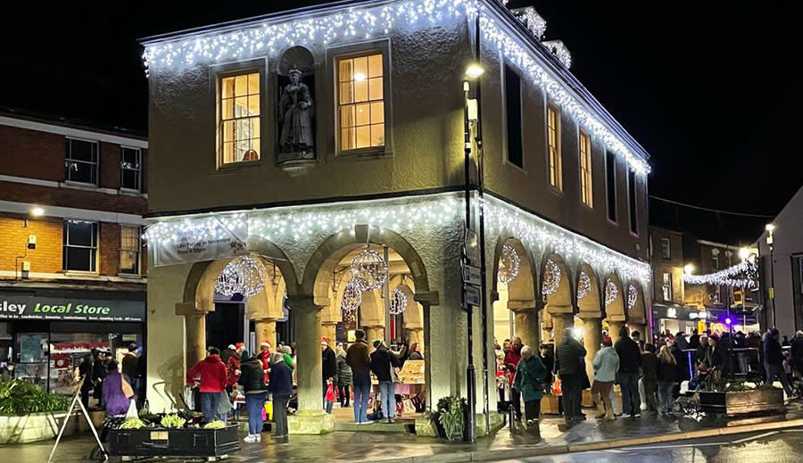 Dursley’s Christmas Lights Switch On