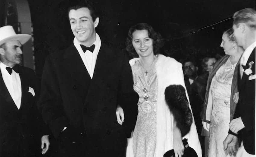 Barbara Stanwick and Robert Taylor at plaza theatre