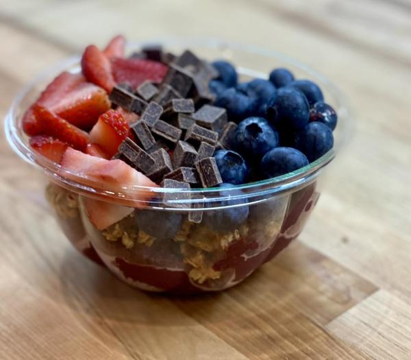 Goodbowl acai bowl with fruit and chocolate