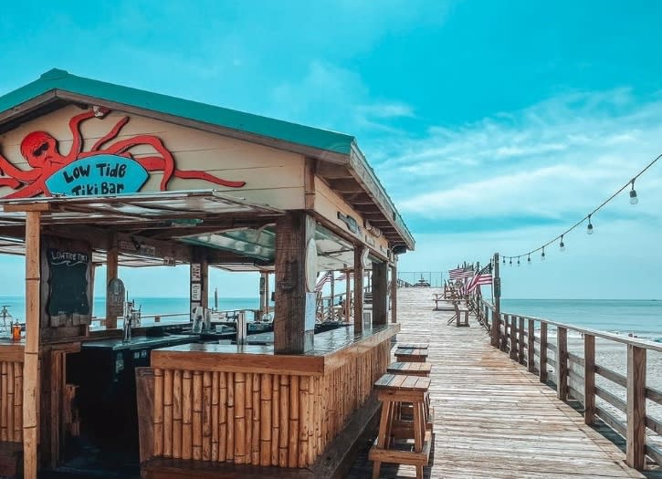 Low Tide Tiki Bar in Carolina Beach