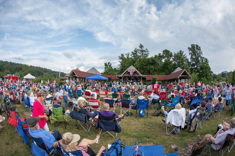 Cashiers_Fireworks_2016_Nick_Breedlove_014_NEW_787x525_77e22090-aca1-4522-9185-edfe7196263b
