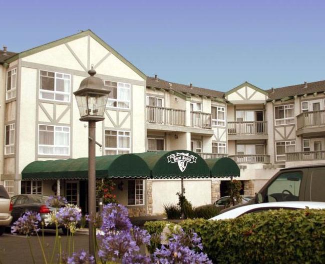15465_AscotSuites_outside.jpg