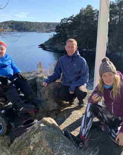 Andreas, Terje og Thea Eikin ved Buøya i Arendal