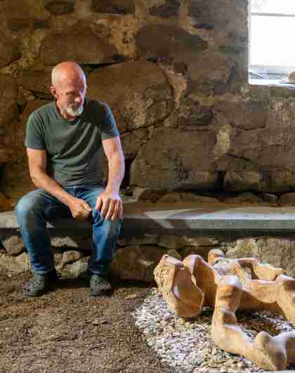 Billedhugger Jon Aslak Fintland i Farsund