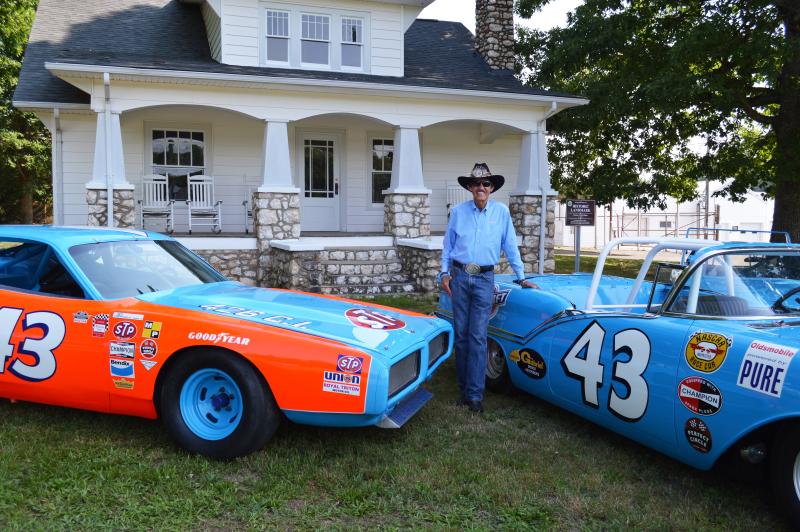 Richard Petty between Dodge and Old 43