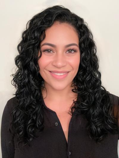 Mela Rayne Headshot