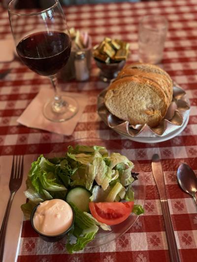 Sunny Italy Cafe Bread/Wine/Salad