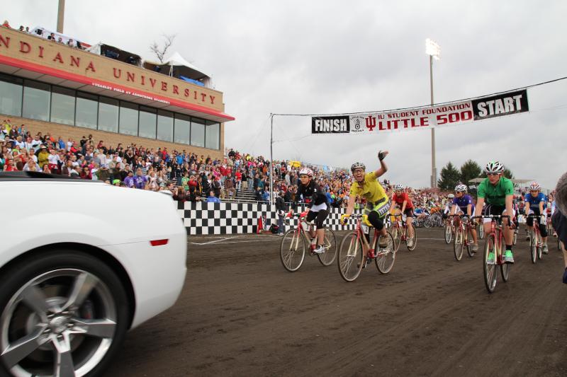 A car leading the pack of women's Little 500 riders