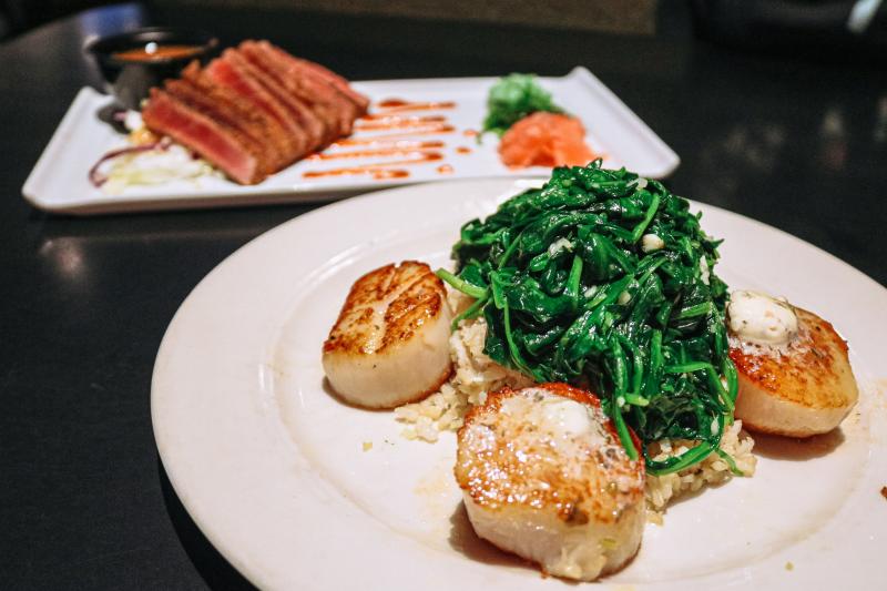 A scallop entree and tuna appetizer from Malibu Grill