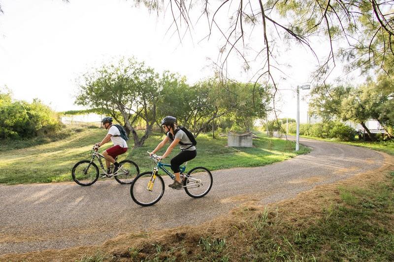 TAMUCC Bikers on Trail