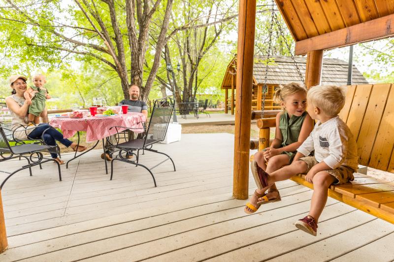 Kids on Swing KOA