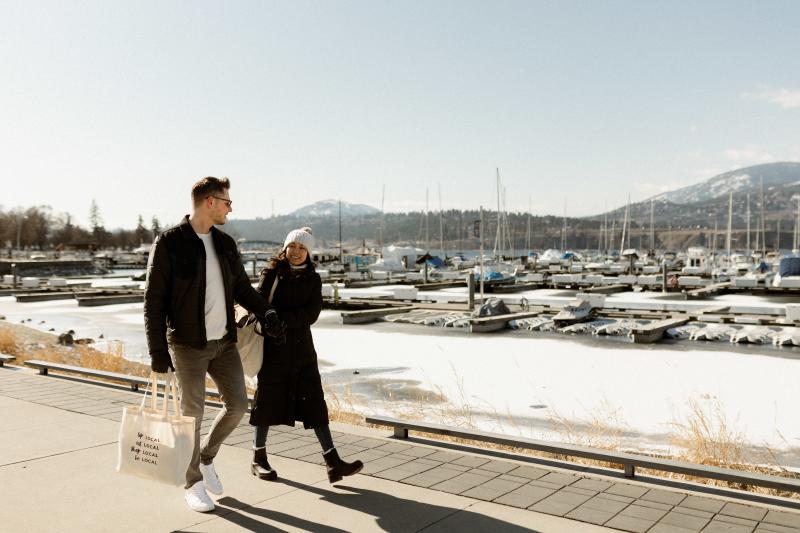 Couple_Walking_Along_the_Waterfront_Boardwalk_Downtown_Kelowna_5_