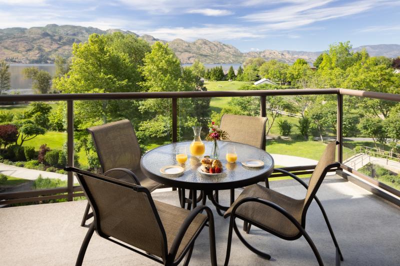 The Cove Lakeside Resort - Suite Balcony