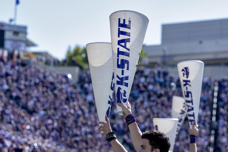 Cheerleaders during a k-state gameday