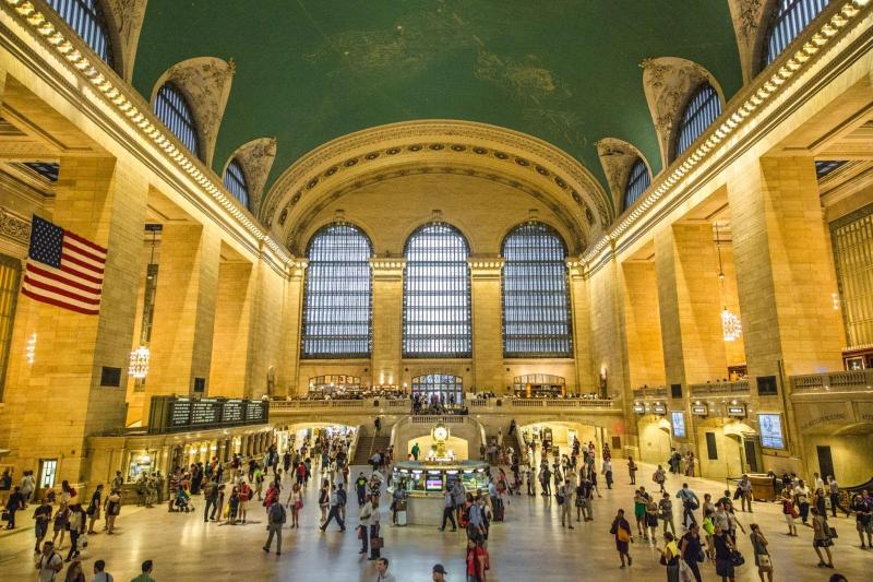 grand central station new york city full of passengers