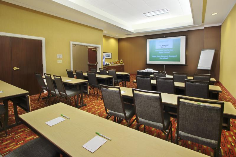 Meeting Room at the Courtyard by Marriott Oakland Downtown