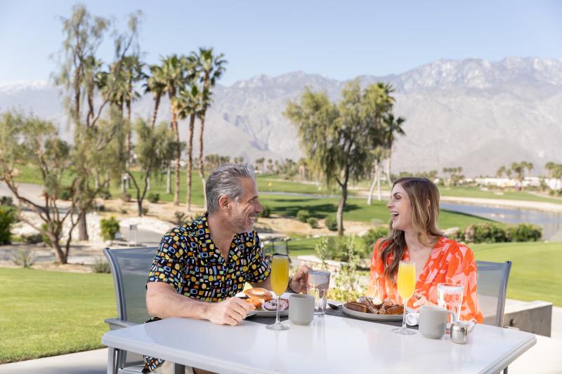 Couple having brunch at Escena.