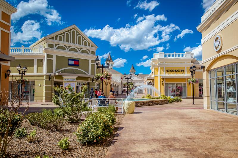 Outlet Shoppes TH & MK