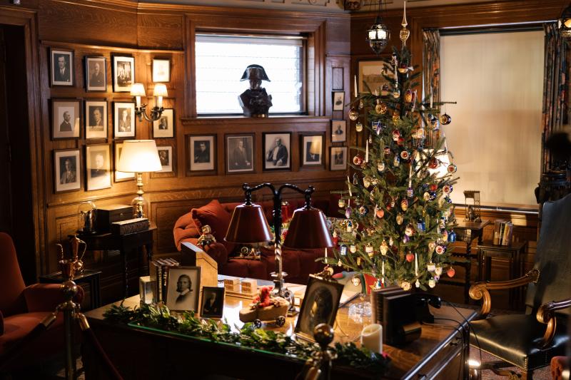 The Oliver Mansion Den