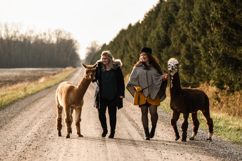 two women walking aplacas