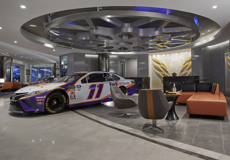 DAYTONA front desk