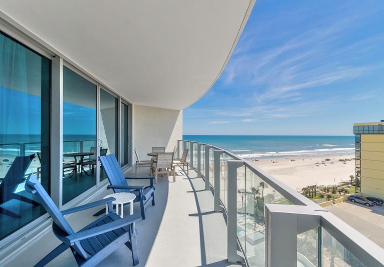 1 Bedroom Ocean & City View Private Balcony | Max Beach Resort