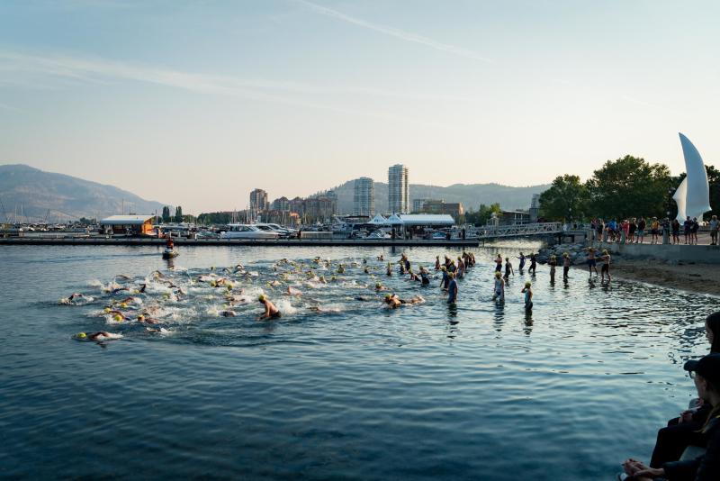 2024 Apple Triathlon Swim Start