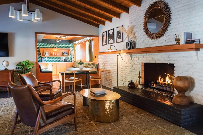 Biscayne Room at Villa Royale Hotel