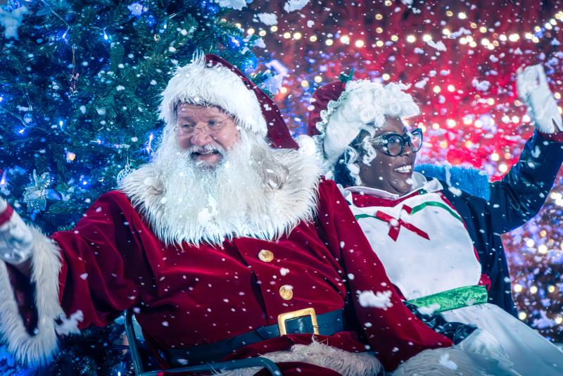 Miracle on Kansas Avenue Parade Santa & Mrs. Claus