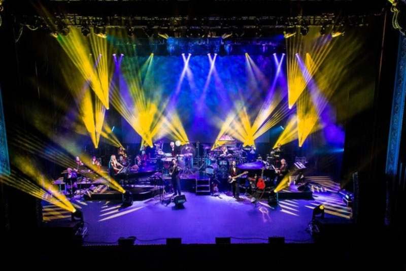 The Manheim steamroller orchestra performs on stage