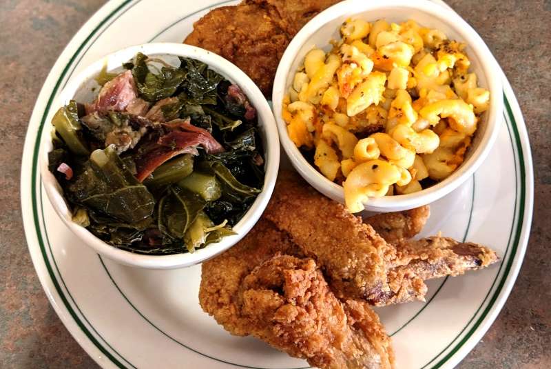 Uptowns-Chicken-Waffles-7